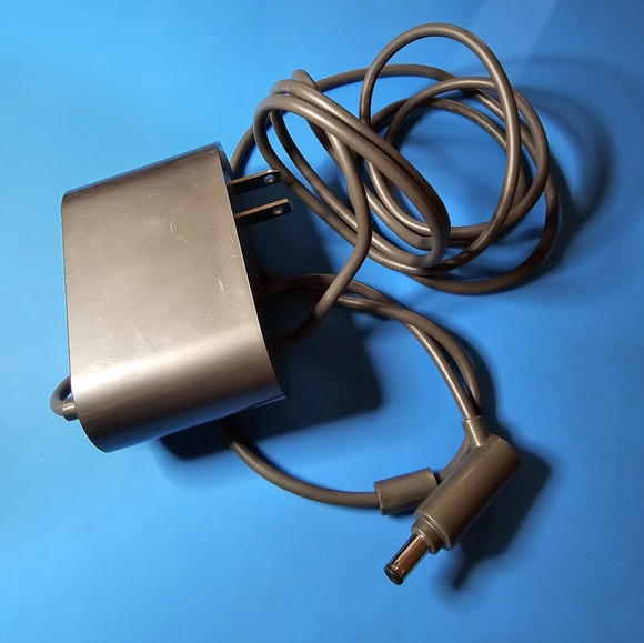 Dyson charging unit - Picture 2 of 2